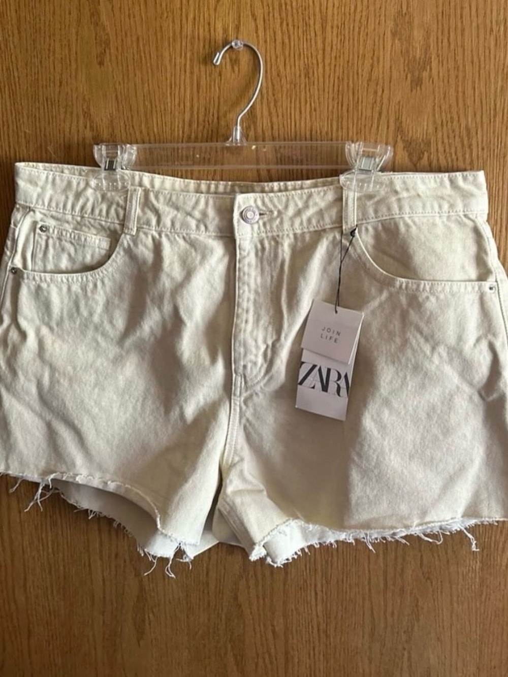 ZARA mid rise relaxed Cream Frayed-Hem Denim Short